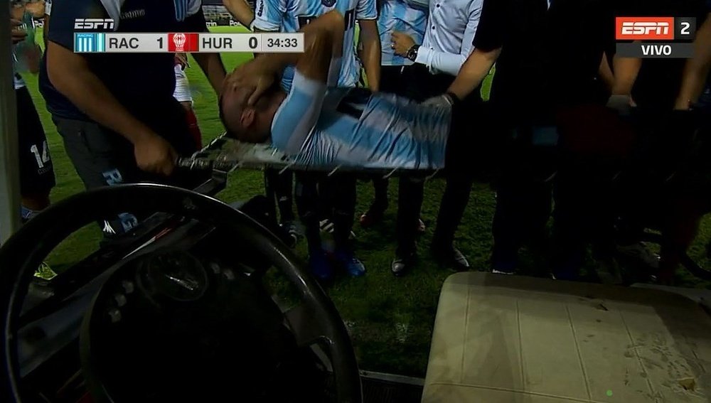 El delantero argentino se retiró en el minuto 34 de partido. OrgulloRacinguista