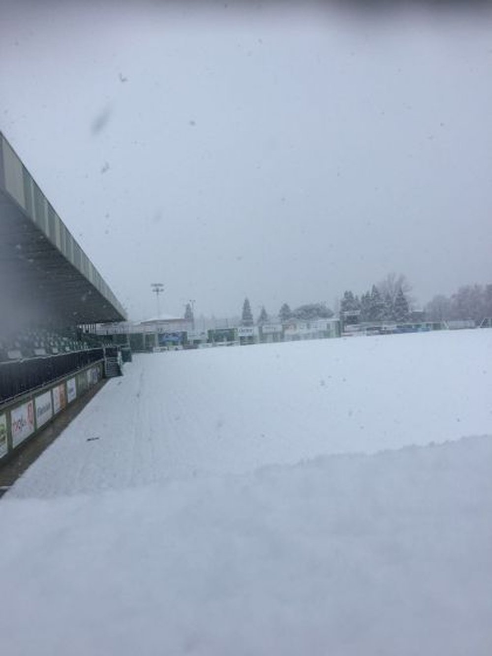 La nieve dejó impracticable el Municipal de La Albuera. GimnasticaSegoviana