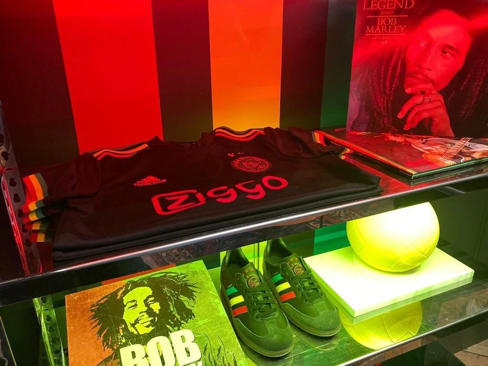 El Bohemian se ha opuesto a la nueva camiseta del Ajax al estilo Bob Marley. Twitter/AFCAjax