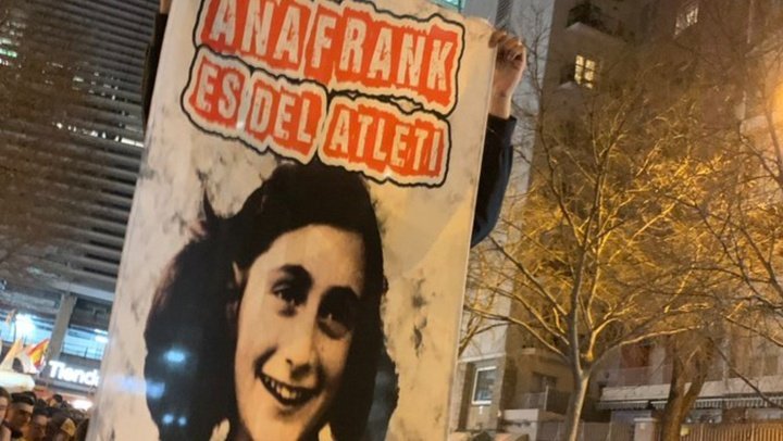 Concluse le indagini per l'orrendo striscione su Anna Frank a Madrid