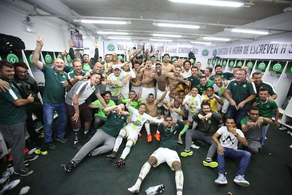 Chapecoense certificó su permanencia en la Liga Brasileña. Twitter/Chapecoense