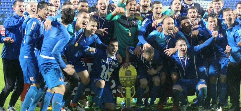 La plantilla del Dinamo de Zagreb celebra la consecución de la Copa Croata 2015-16. GNKDinamo