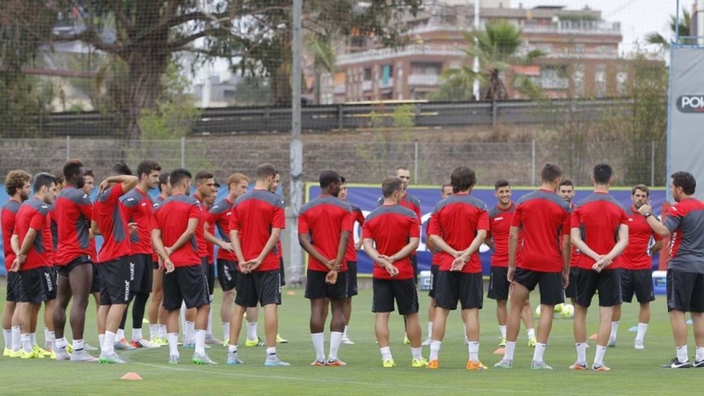 La plantilla del Espanyol en la sesión de entrenamiento de esta tarde. RCDEspanyol. 