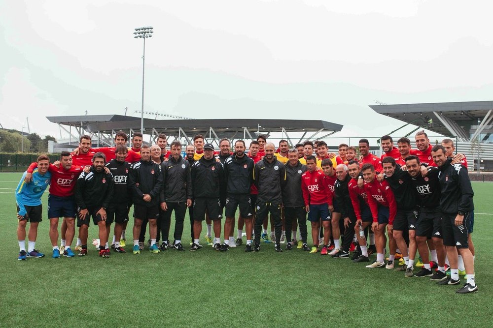 Guardiola with the Girona squad. GironaFC