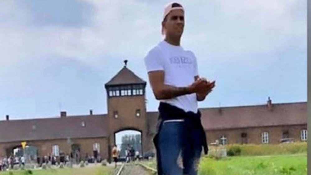 La polémica foto de Rodrigo Zalazar en Auschwitz. Instagram/rodrigozalazar