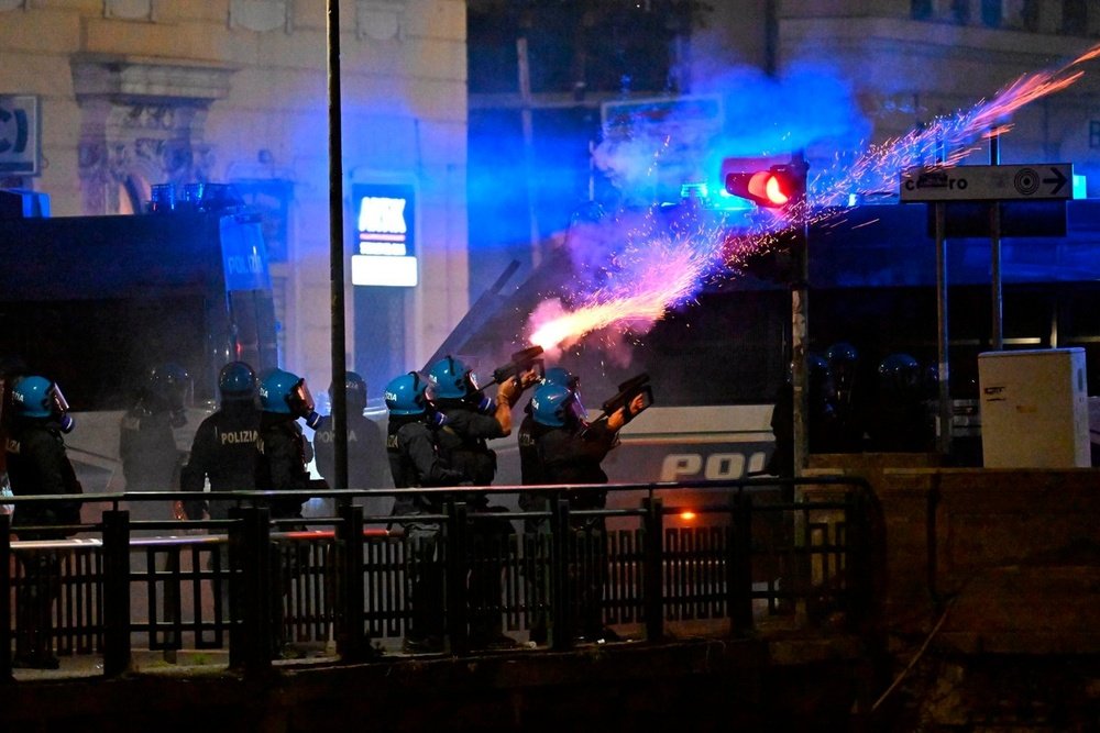 Los disturbios comenzaron a mediodía. EFE