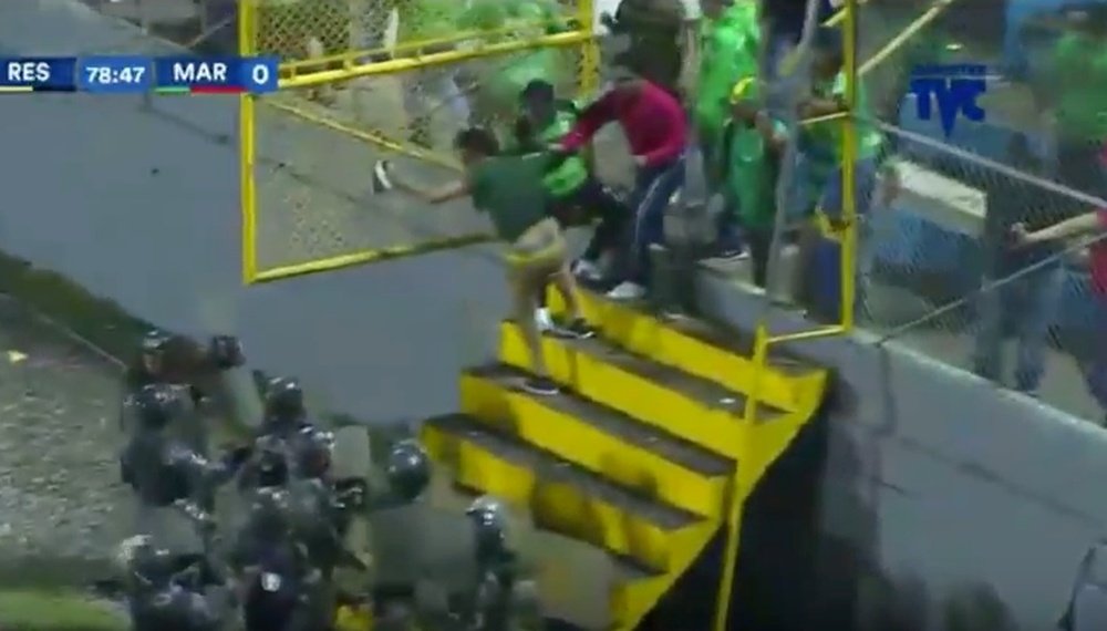Lamentables imágenes en el campeonato hondureño. Captura