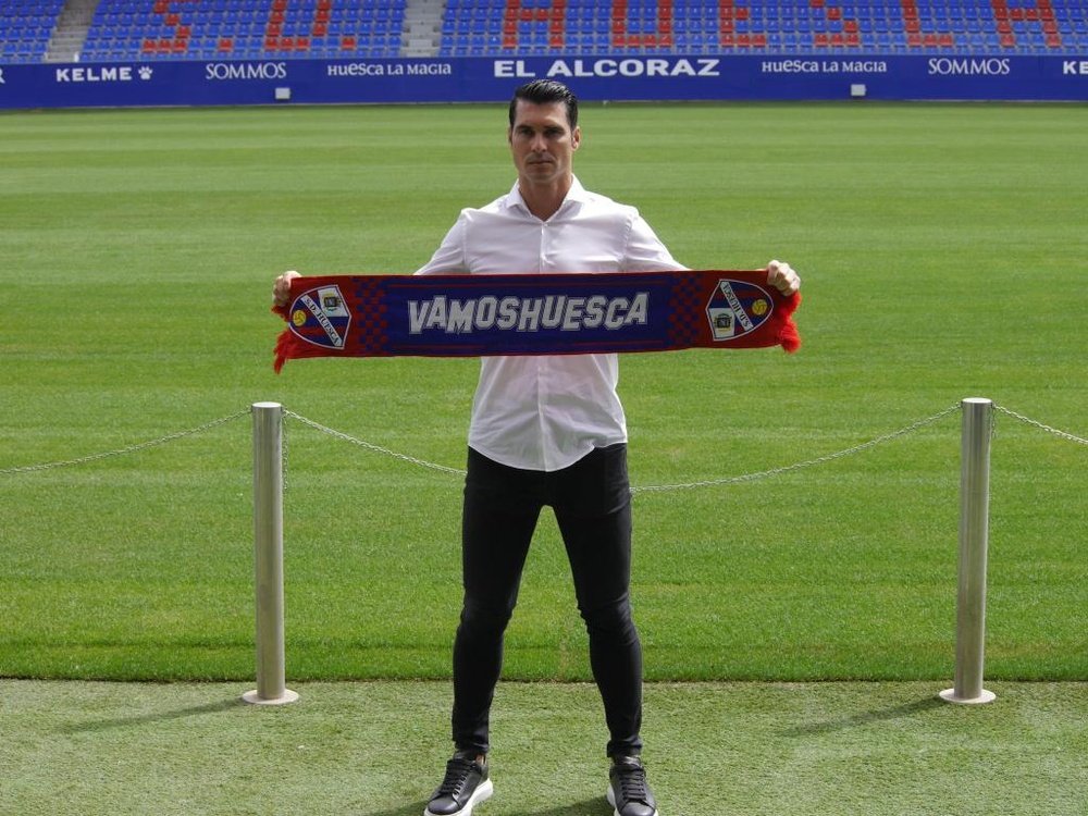 La SD Huesca se estrenará en Liga ante el Villarreal, ex equipo del meta. Twitter/SDHuesca