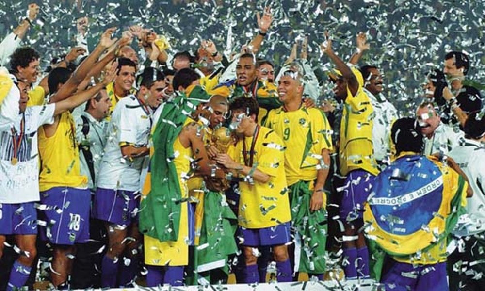 La selección de Brasil celebra el título de 2002. EFE