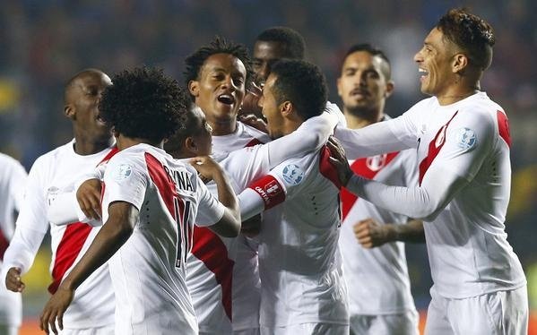 La selección de Perú celebra un tanto. Twitter