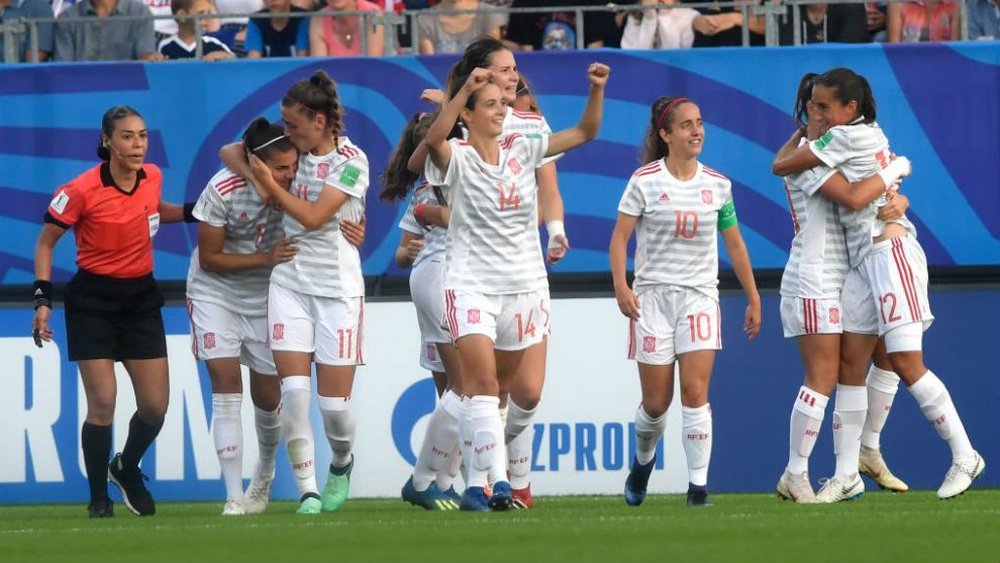 Pedro López convocó a 21 jugadoras. AFP