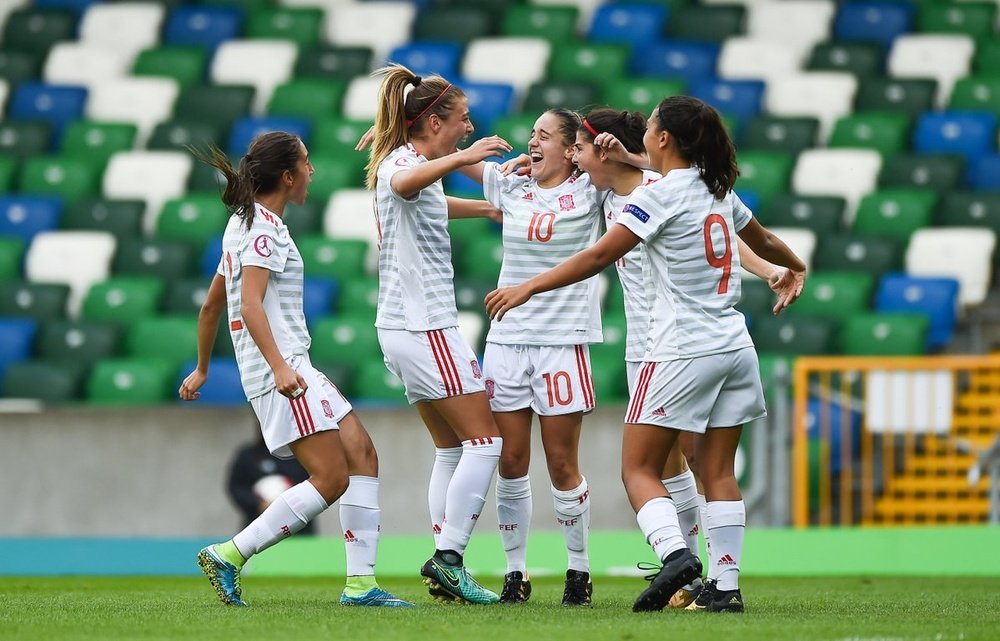 La Selección Española Sub 19 Femenina celebra la clasificación para la final. SeFútbol
