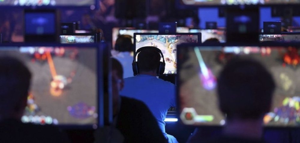 Are eSports already a serious competitor to classic sports? Twitter/Esports_UDLP