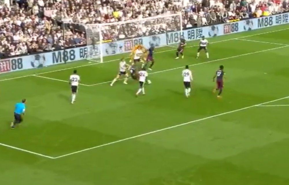 Lacazette scores for Arsenal against Fulham. Captura