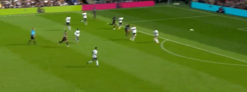 Lacazette's screamer. Captura RMC