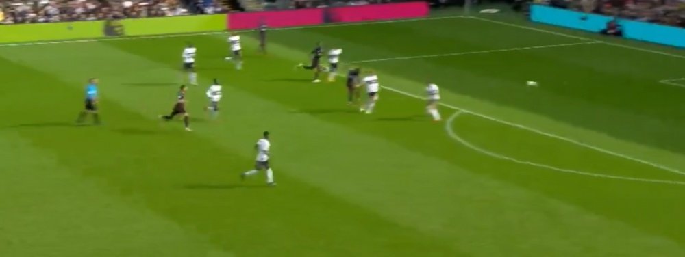 Lacazette's screamer. Captura RMC
