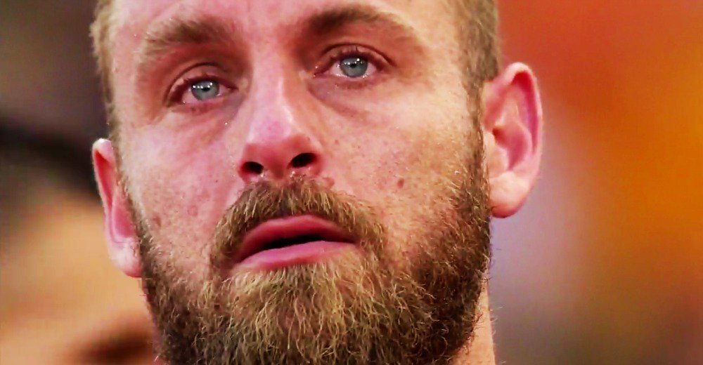 De Rossi, emotional reaction after the last game of Franceso Totti. Twitter