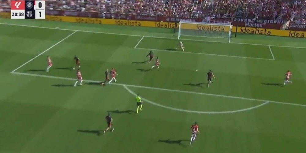 Lamine Yamal scored a brace in the first half. Screenshot/DAZN