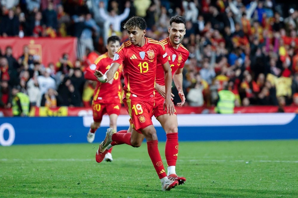 Van der Vaart répond à Lamine. EFE
