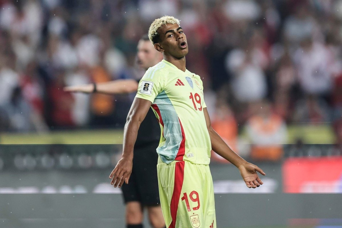 Las dos victorias ante Bulgaria y Turquía y la derrota de Argentina ante Ecuador dejarán a España al frente del ranking FIFA, algo que no conseguía desde hacía 11 años.