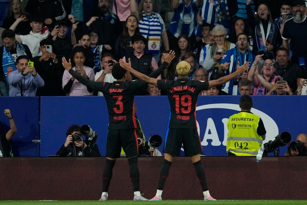 Yamal (R) scored in Thursday's La Liga match. EFE