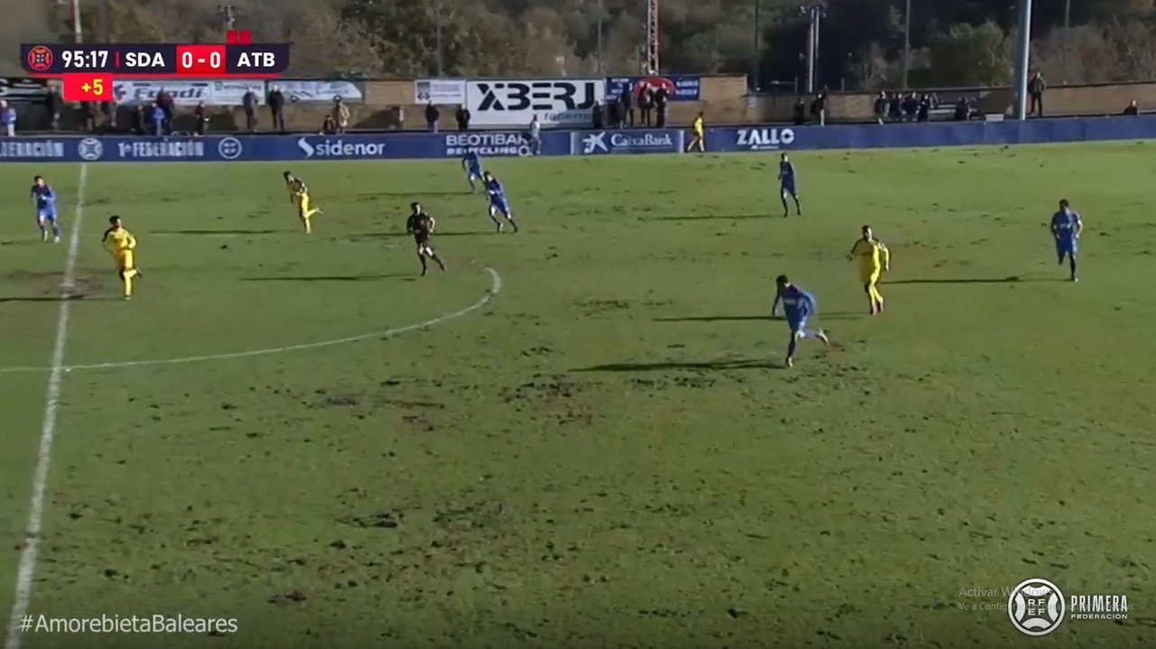El Atlético Baleares resiste con nueve y rasca un punto ante el Amorebieta. Captura/InSports