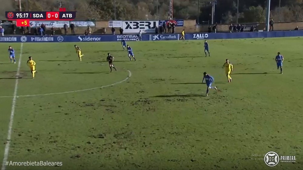 El Atlético Baleares resiste con nueve y rasca un punto ante el Amorebieta. Captura/InSports