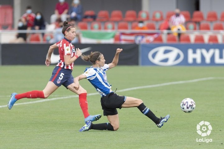 El Atlético golea al Espanyol y lo desciende virtualmente