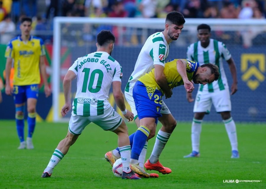 El Córdoba perdió en Cádiz. LaLiga