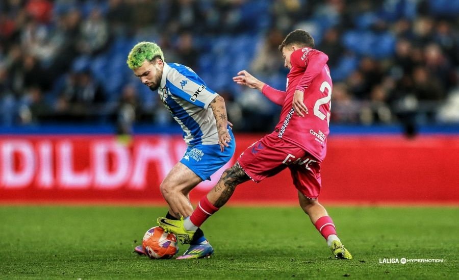 El Deportivo de la Coruña y el Tenerife empataron a cero en un encuentro que no deja satisfecho a ninguno de los dos equipos por los resultados que necesitaban.