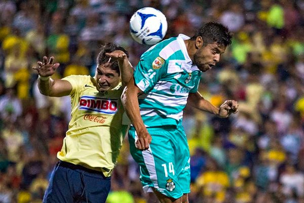 Lance del juego entre el Santos Laguna y el América por el Trofeo de Campeones MX. Twitter