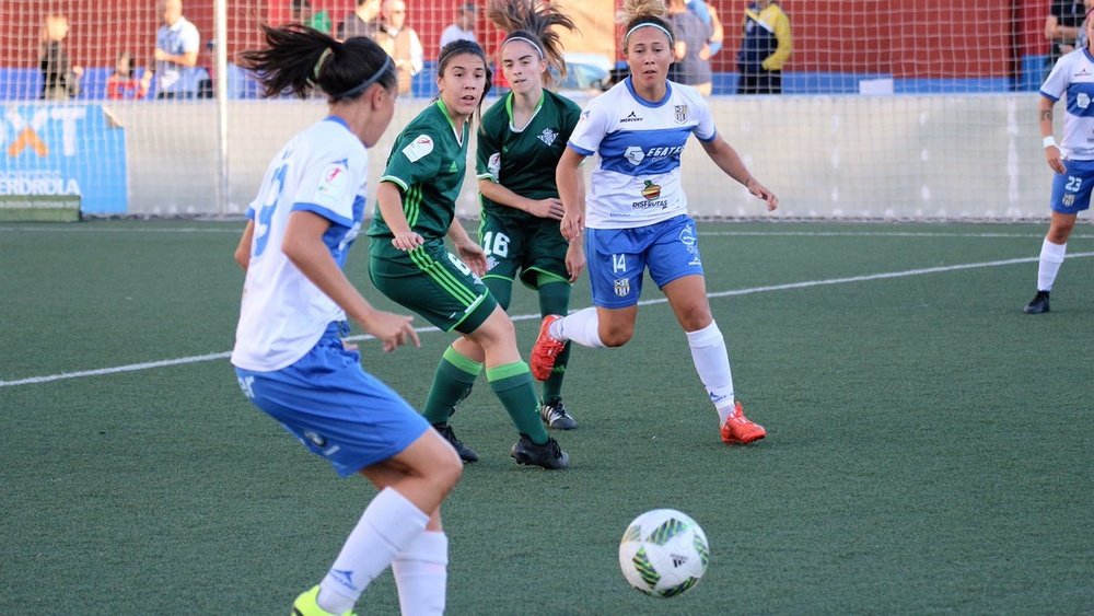 Lance del partido entre el Granadilla y el Betis Féminas. RealBetis
