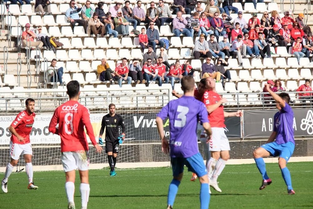 Lance del partido entre el Murcia y La Roda. RealMurcia