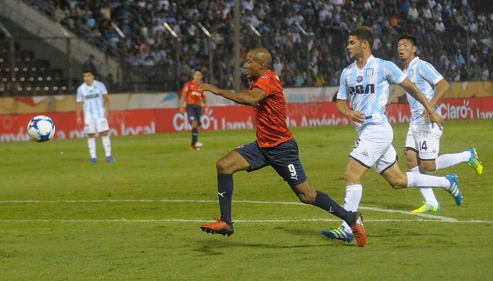 Lance del partido entre Independiente y Racing. AFA