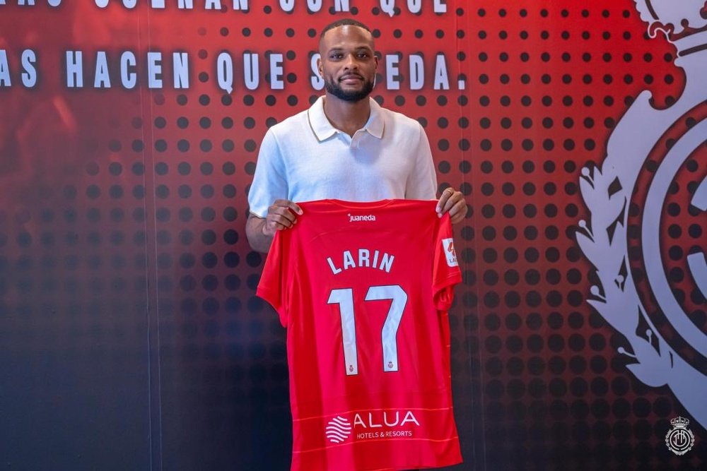 Larin, nuevo jugador del Mallorca. Twitter/RCD_Mallorca