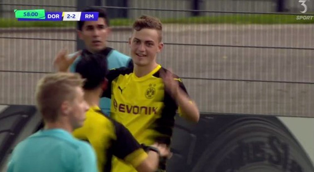Larsen, del Borussia de Youth League, hizo el 4-2 de penalti ante el Real Madrid. 3Sport