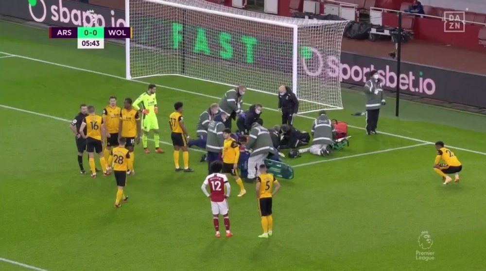 David Luiz se alegró de la vuelta de Raúl Jiménez a los terrenos de juego. Captura/DAZN