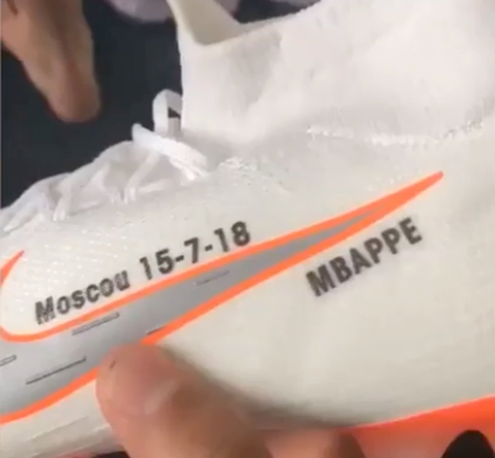 Mbappé revela a chuteira especial que calçará na final. Instagram