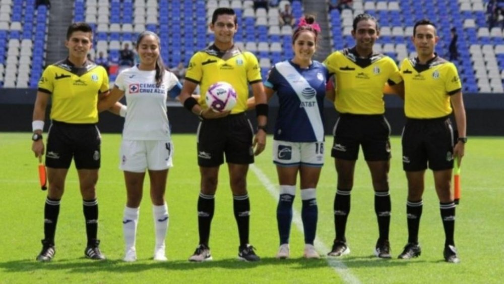 Jugadoras de Puebla denuncian trato vejatorio de un árbitro. Twitter/PueblaFemenil