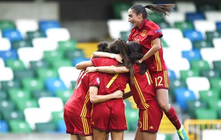 España empieza la clasificación goleando a Albania