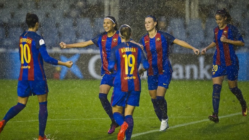 Las futbolistas del Barcelona Femenino celebran el gol de Andressa Alves, que certificaba la remontada ante el Minsk en la Champions Femenina. FCBarcelona