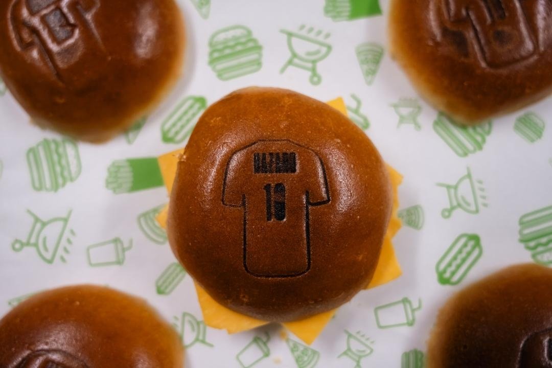 Lille celebrate Eden Hazard's 'return'... with burgers!