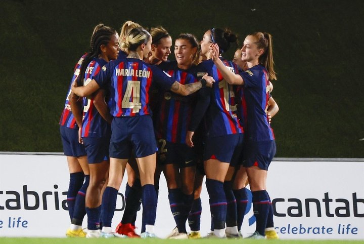 El Barcelona Femenino goleó por 0-4 al Real Madrid en la Liga F. EFE/SergioPérez