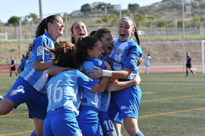 El Málaga se acostumbra a golear desde la cima