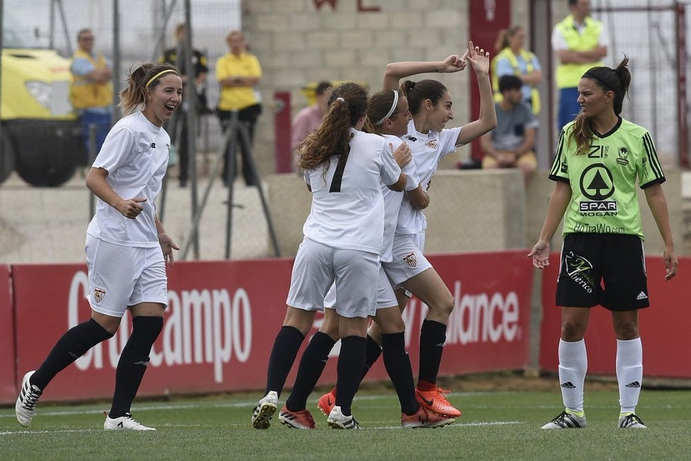 El Sevilla Femenino se ha reforzado con una ex futbolista. FevillaFCFemenino