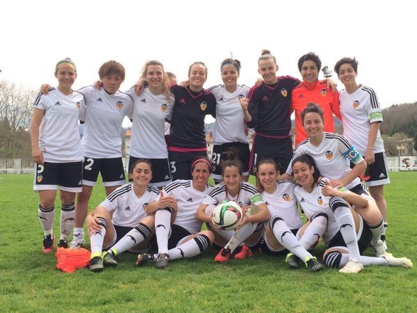 Las jugadoras del Valencia Femenino celebran la victoria. ValenciaCFFemenino