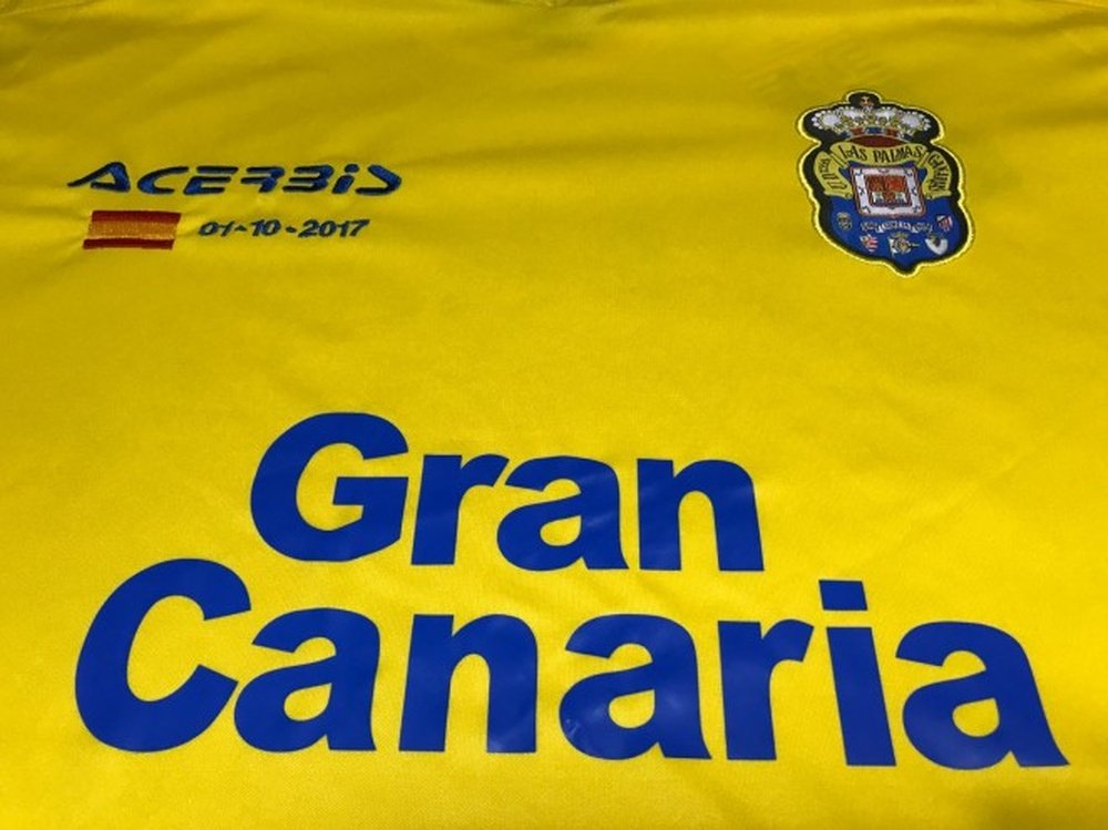 Las Palmas will wear shirts adorned with the Spanish flag against Barcelona. UDLasPalmas