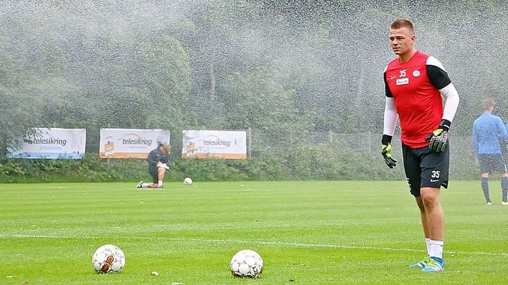 Mikkelsen vuelve al Esbjerg, equipo en el que se formó y que abandonó en 2014 para ir al PSV. JV