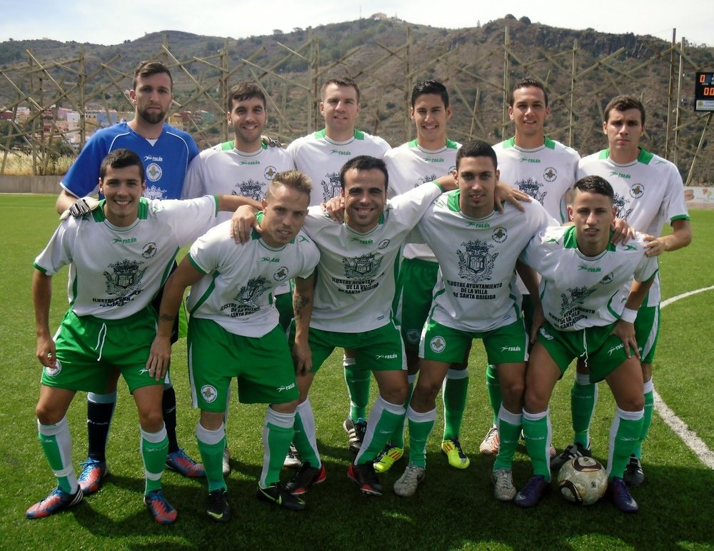 LaUnión Deportiva Villa de Santa Brígida recuperó el liderato del grupo XII tras su victoria ante El Cotillo por 2-4. JCV