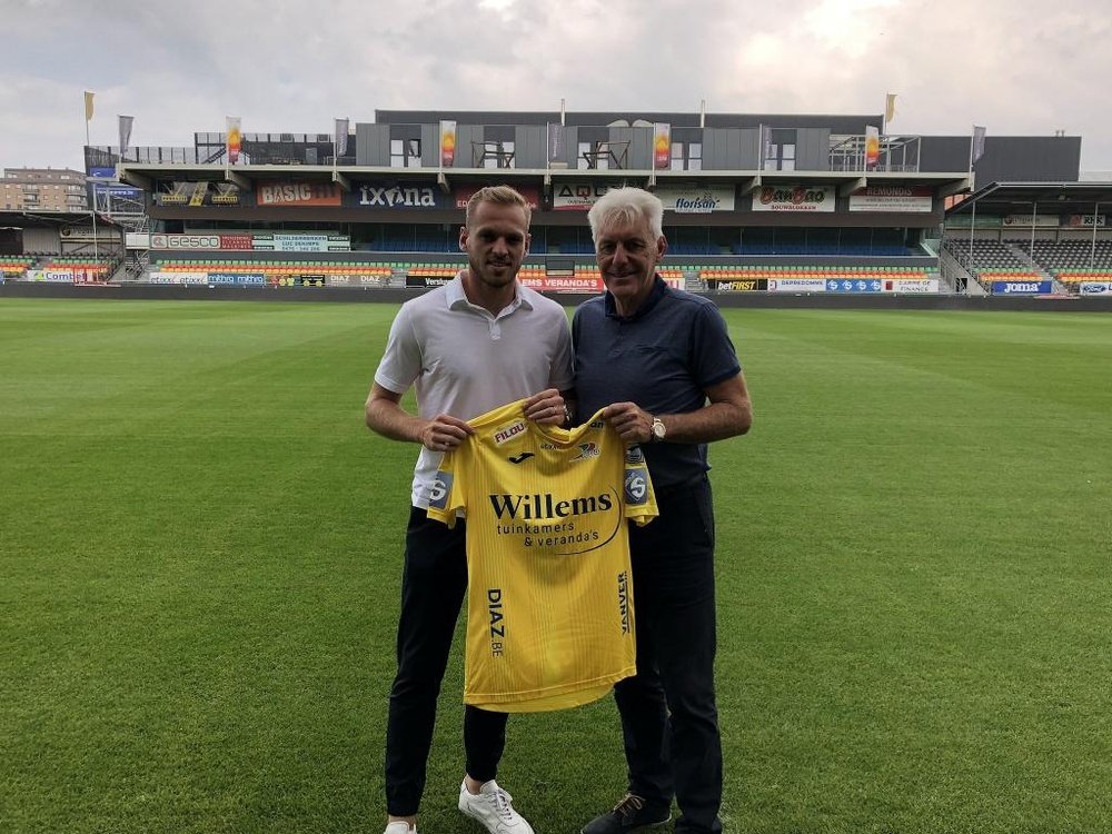 Laurens De Bock joins K.V Oostende on loan. Twitter/KVOostende
